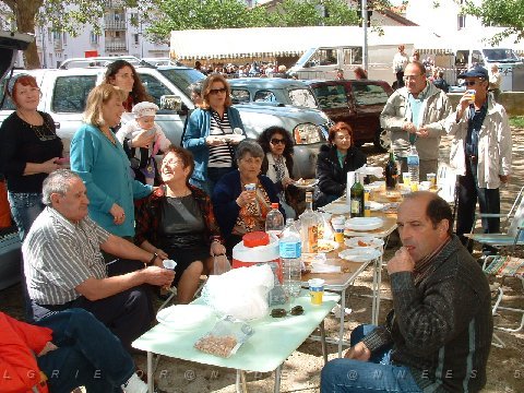 NIMES 2008 016 LES AMIS DU QUARTIER ILE DE FRANCE ET PLACE CARTEAUX.jpg